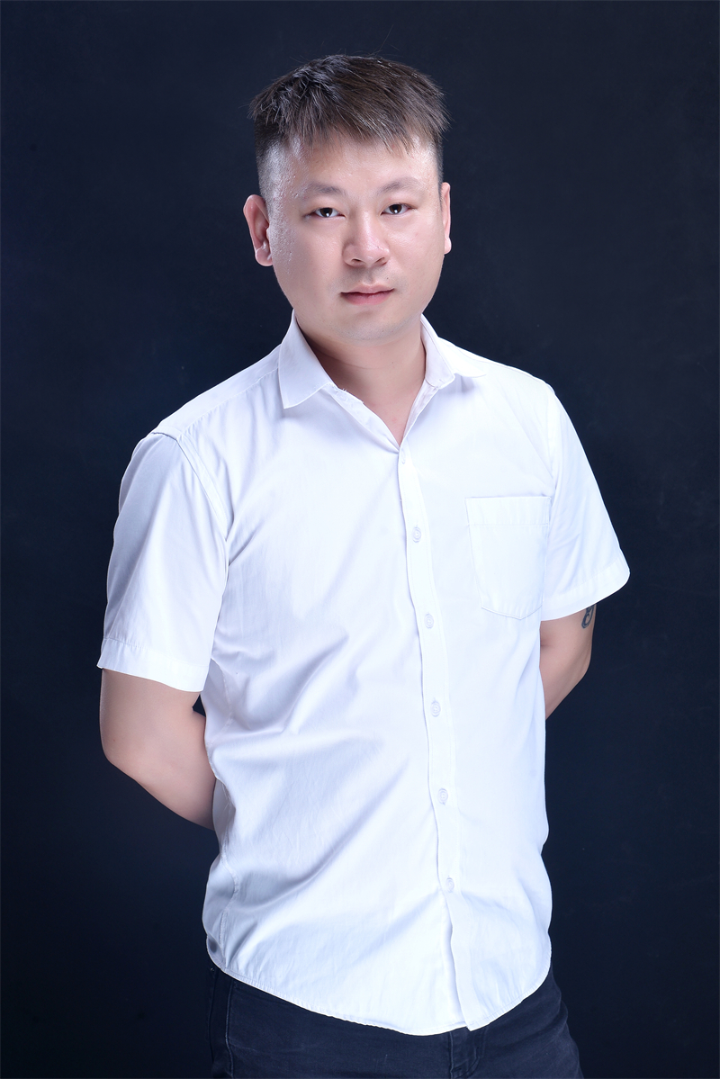 徐旭 · 设计总监