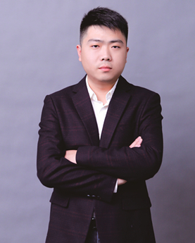 吕新才 · 设计总监